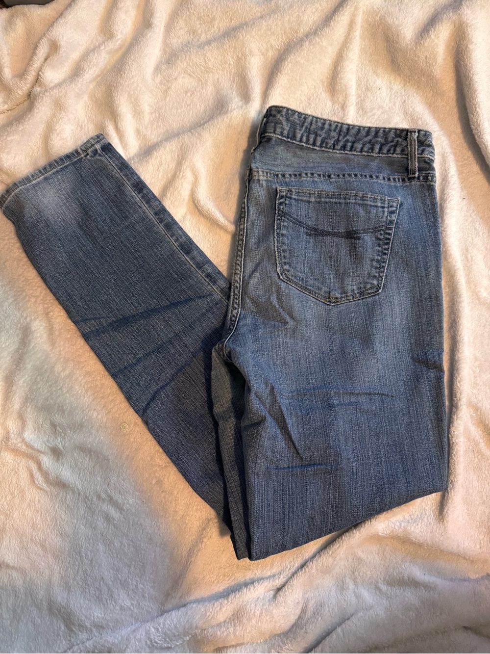 Classic Women's Mid-Wash Blue Denim Jeans Gap 1969 always skinny
